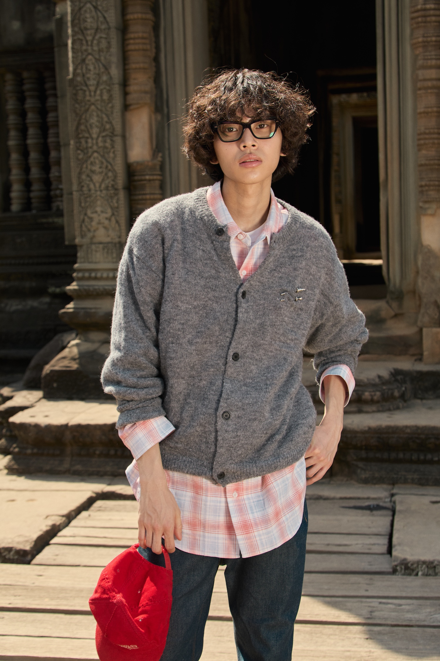 Round Neck Cardigan Light Grey (with Chess Brooches)